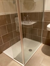 Shower screen with return for walk- in shower inc Duravit Stark3 toilet