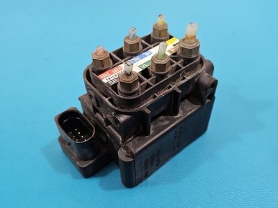 Mercedes-Benz GL X166 2013 Benzin Verteiler Ventilblock Luftfederung 250kW