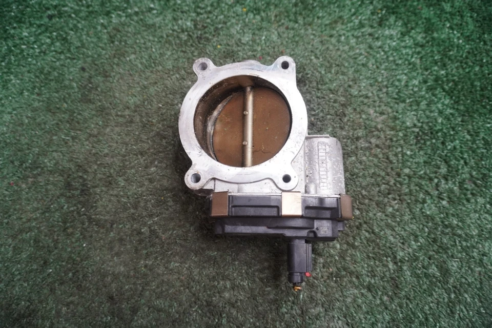 Chevrolet Tahoe 2015 2016 2017 2018 carrocería del acelerador 5,3 L fabricante de equipos originales 85 k millas 12678224 Foto 2 de 4