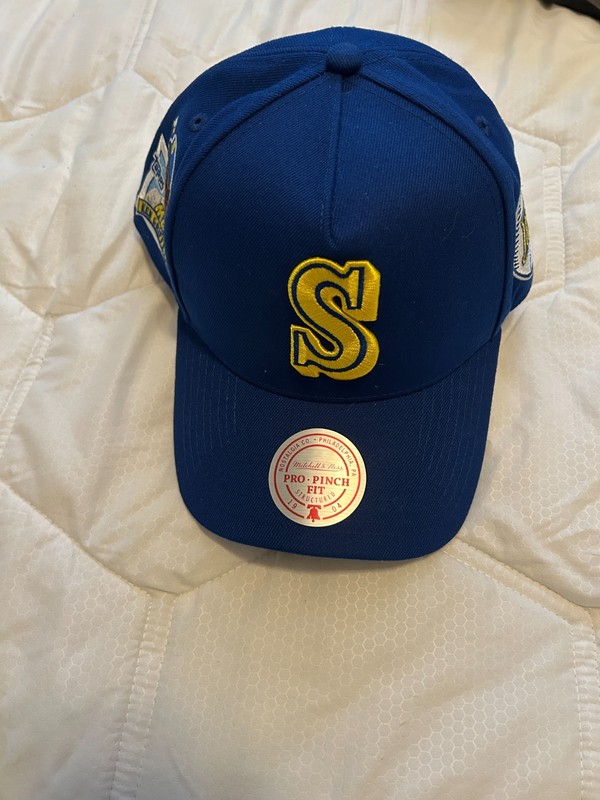 KEN GRIFFEY JR AUTOGRAPH SEATTLE MARINER  MITCHELL  & NESS BASEBALL CAP