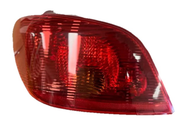 Feu arrière gauche Peugeot 307 phase 1 pour remplacer un phare cassé ou fissuré