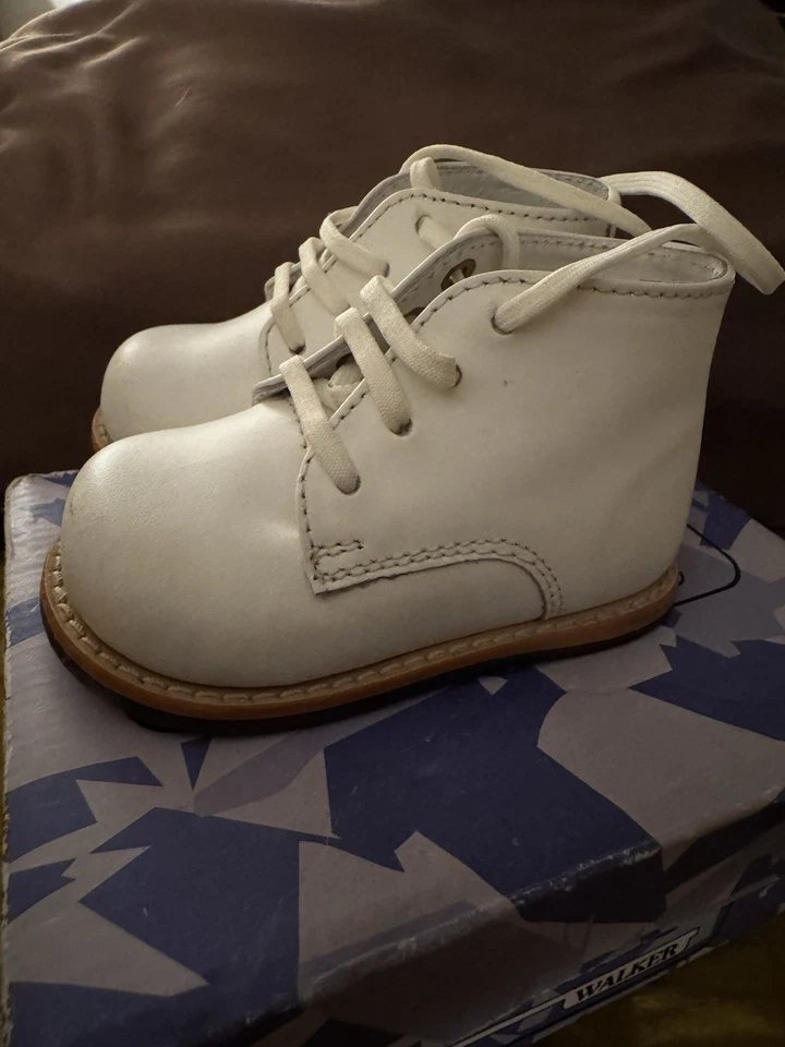NUEVO En Caja Josmo Infante Niño Pequeño Blanco Oxford Zapatos para Caminar Talla 3 EEE NUEVO EN CAJA Foto 3 de 4