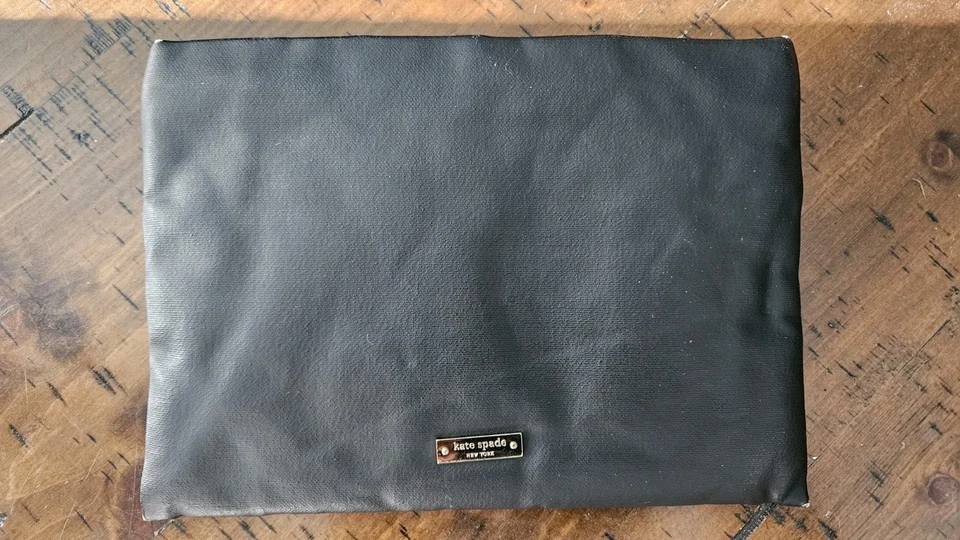 Bolso sin asas de cuero novedad esmoquin Kate Spade campanas boda Foto 2 de 4