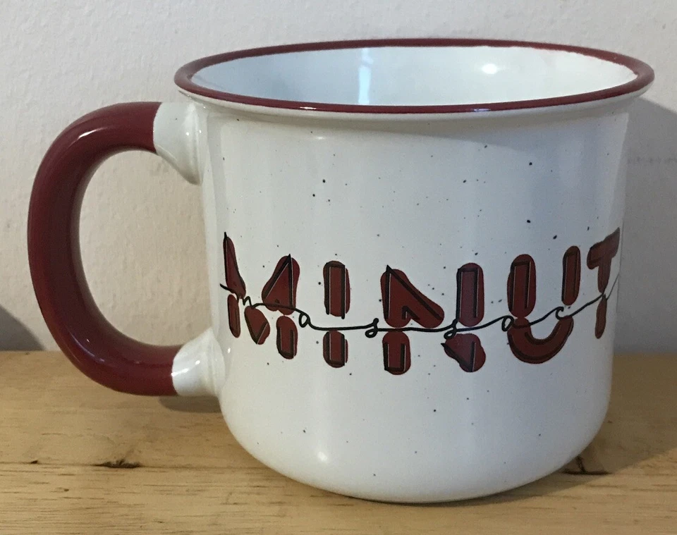 Taza de café de cerámica UMASS Minutemen The Memory Company blanca NCAA NUEVA Foto 2 de 4