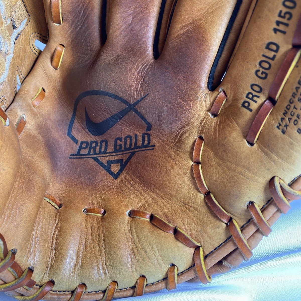 Nike Pro Gold 1150 RHT 11.5” Basket Web Baseball Glove Right Nike Pro Gold 1150 RHT 11.5” Basket Web Baseball Glove Right
