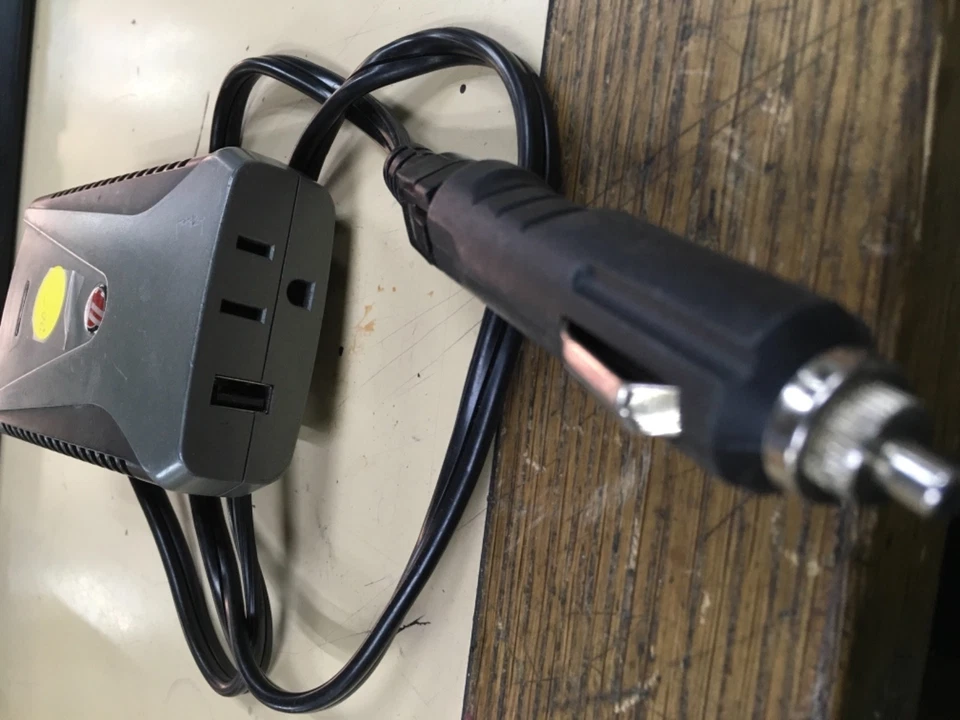 Targus APV10US1 Targus APV10US1 DC-to-AC Slim-Line Power Inverter - Input Voltag - Image 3 of 3