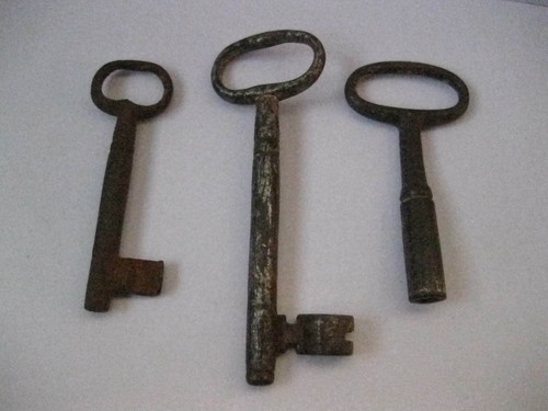 Cast Iron Keys - Skeleton Keys Old Locks & Clock Key - Picture 7 of 9