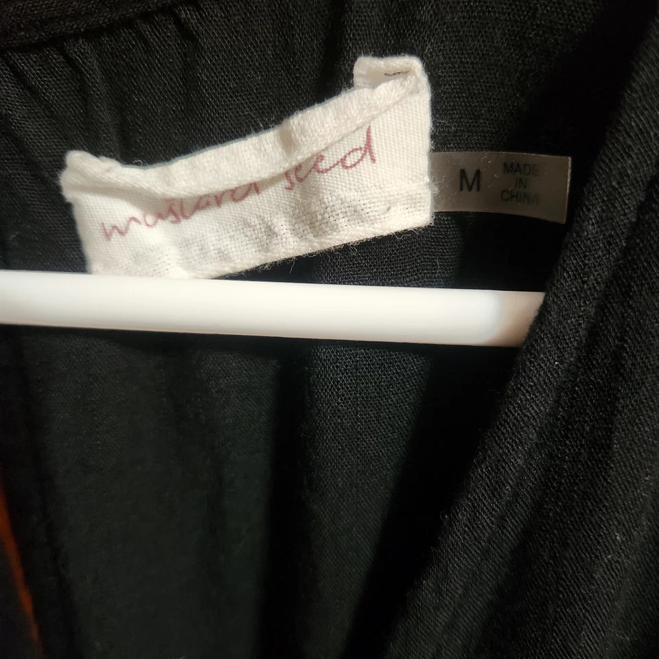 Mono mediano para mujer color mostaza cuello en V manga aleteada pierna ancha NEGRO Foto 2 de 4