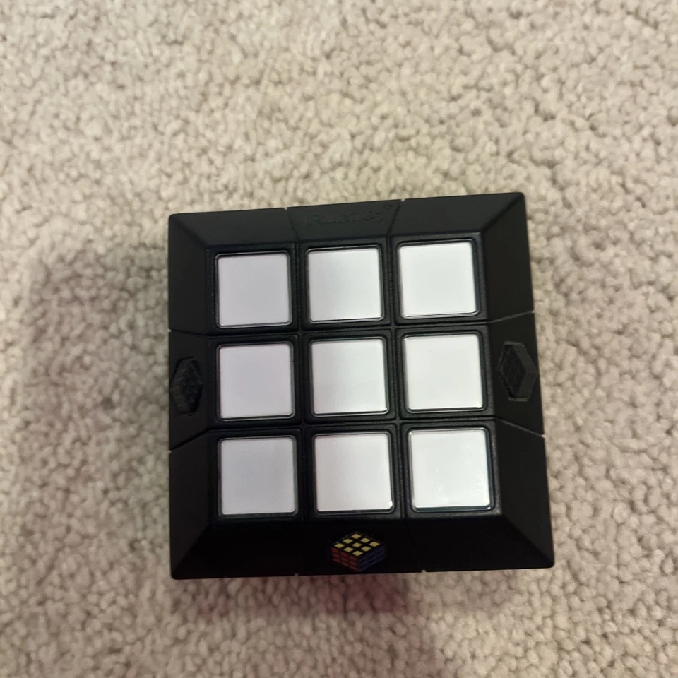 Cubo de Rubik Slide: golpe, deslizamiento y resolución Foto 2 de 3