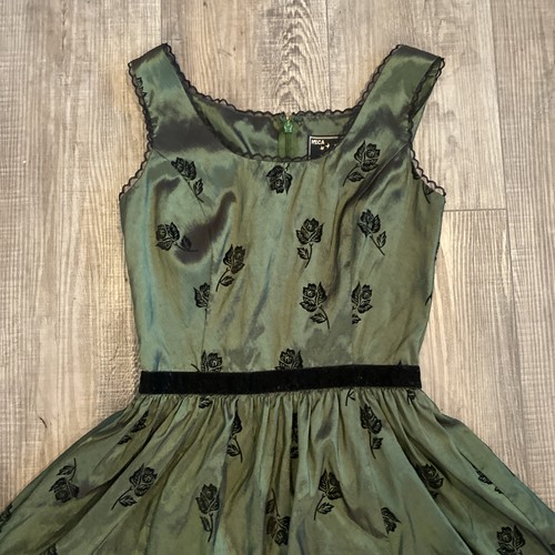 Twilight Series New Moon Bella Swans Green Birthday Dress By Neca - Picture 2 of 10