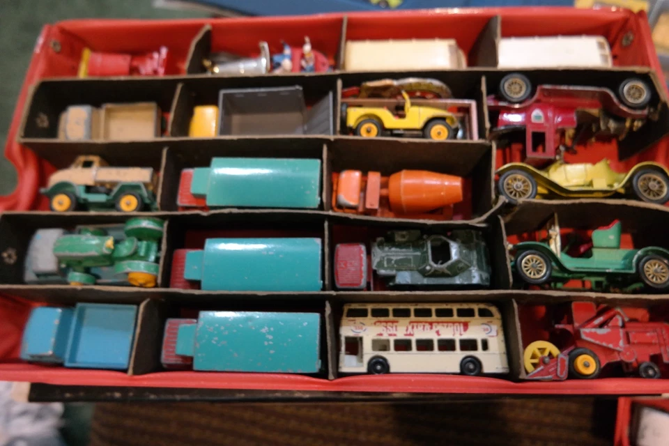 135 Vintage MATCHBOX Lesney Series Cars Truck 2 Cases 60's 70's 80's Hot Wheels - Image 3 of 4