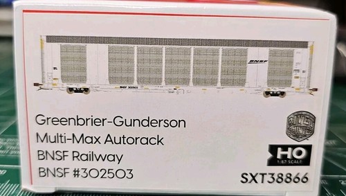 SXT38866 Scaletrains BNSF Multi-Max Autorack (White w/ Black Logo) - Picture 4 of 4