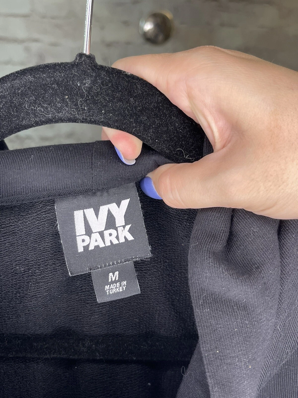 VETEMENTS OFFERTA Beyonce Ivy Park felpa con cappuccio nera cropped streetwear senza maniche MEDIA