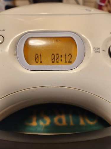 Sony ZS-X3CP S2 Sports Boombox CD Player AM/FM Radio With Cosmetic ISSUES - Picture 4 of 9