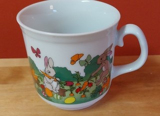 Feinkost Käfer Sammel Tasse Haferl "Ostern Karotten Schmetterlinge "" TOPP