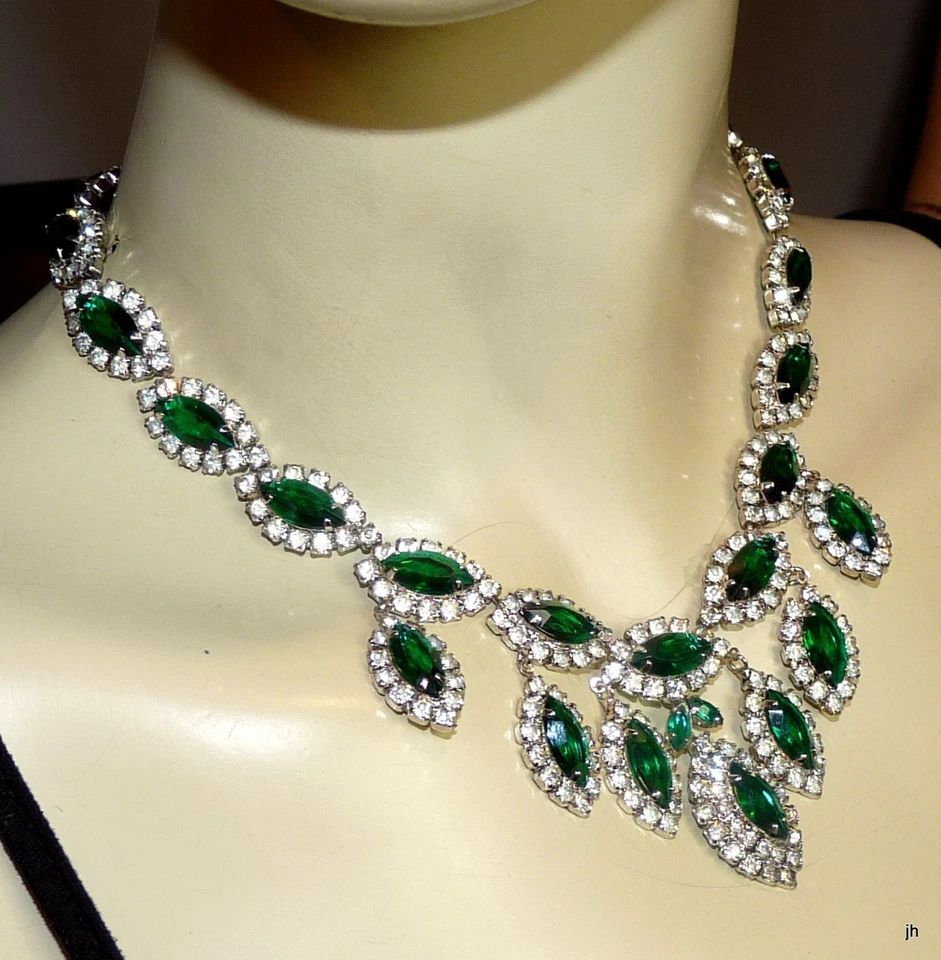 JUEGO DE PENDIENTES COLGANTES COLLAR BABERO KRAMER Foto 4 de 4