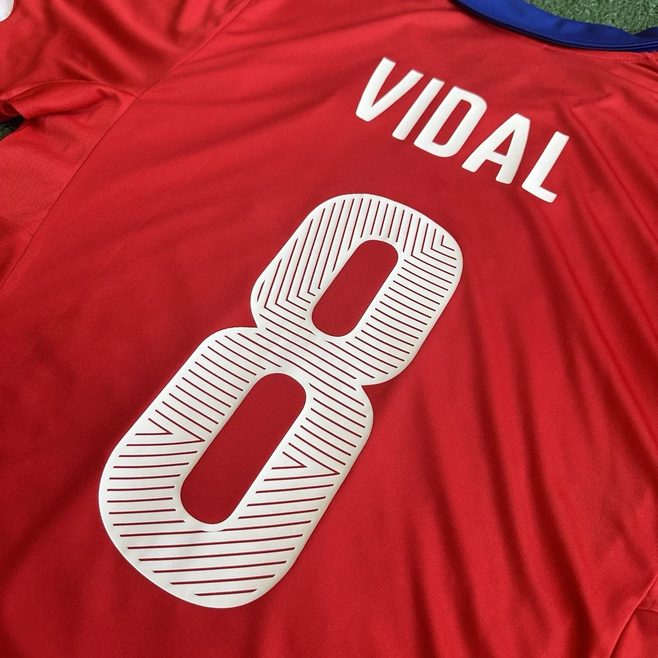 Puma Chile #8 Vidal 2014 Home Football Kit (M) - Image 2 of 4