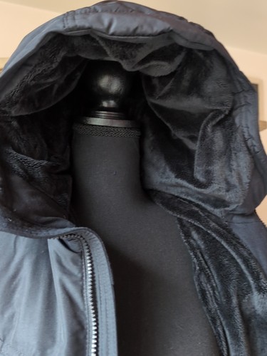 HOLLISTER FAUX FUR LINED PUFFER JACKET WITH HOOD BLACK ON BLACK SIZE XS SOLD OUT - Picture 4 of 12