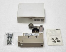 Omron ZE-NA2-2 Limit Switch, roller arm lever, SPDT