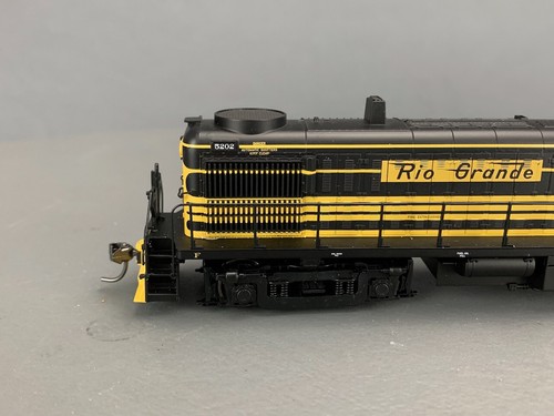 HO Atlas 7028 RS-3 Diesel Locomotive Rio Grande #5202 w/Kadee Couplers HO3712 - Picture 6 of 12