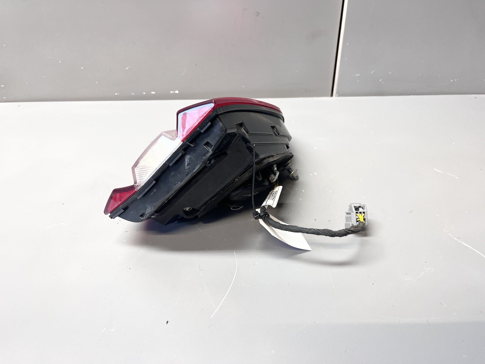 ⭐️2017-2020 Maserati Levante Inner Tail Light Lamp Right Passenger OEM *DAMAGE