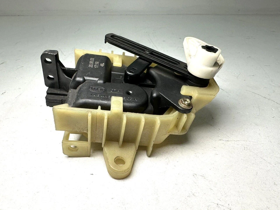 Actuador/motor de entrada de aire de climatización Volkswagen Passat 2002-2005 Foto 2 de 4