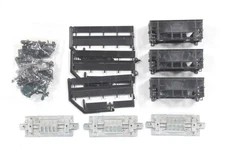 HO scale.  Roundhouse Undecorated 3-in-1 Wood-Chip / Ore Car Kit 3 Cars New