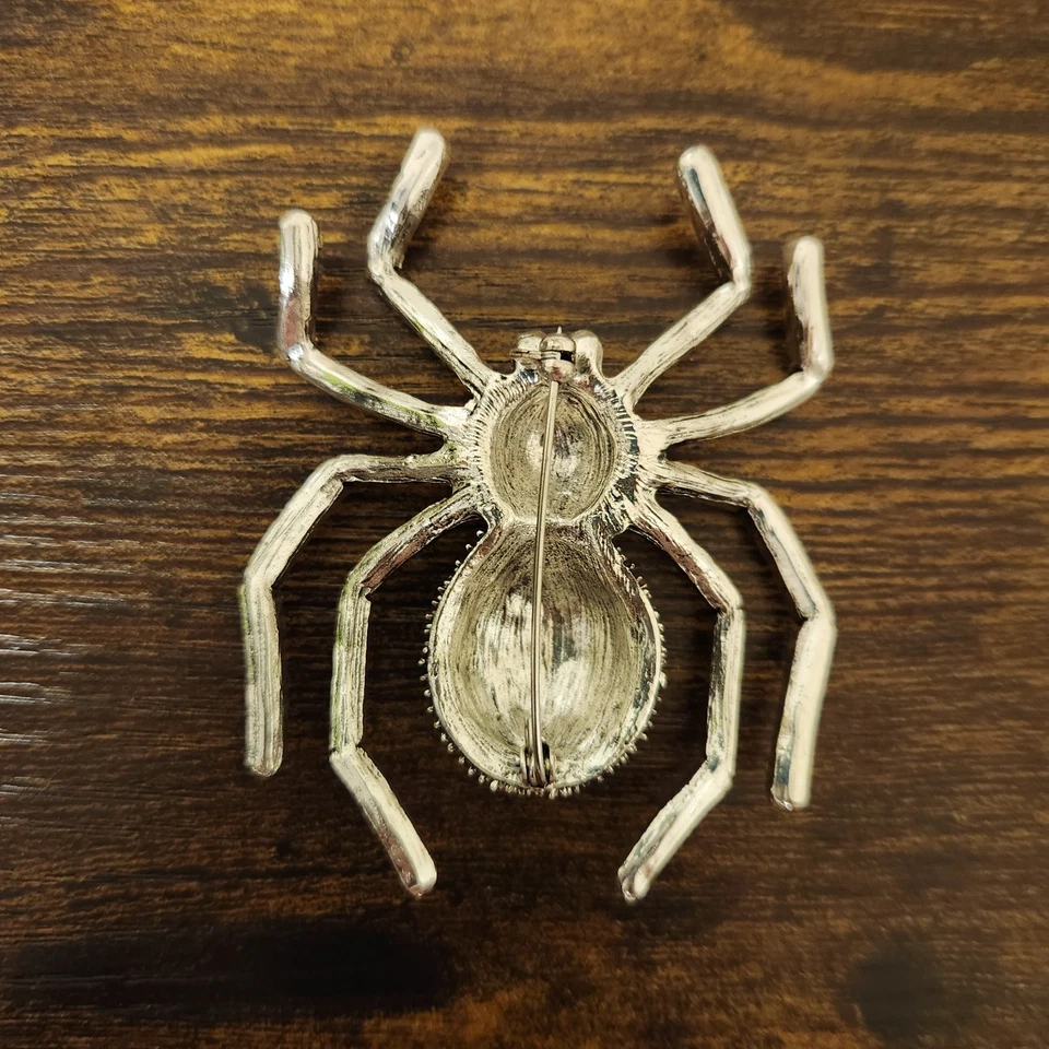 Piper K Creep It 真银色和黑色玻璃水晶蜘蛛胸针  — 第 2/4 张图片