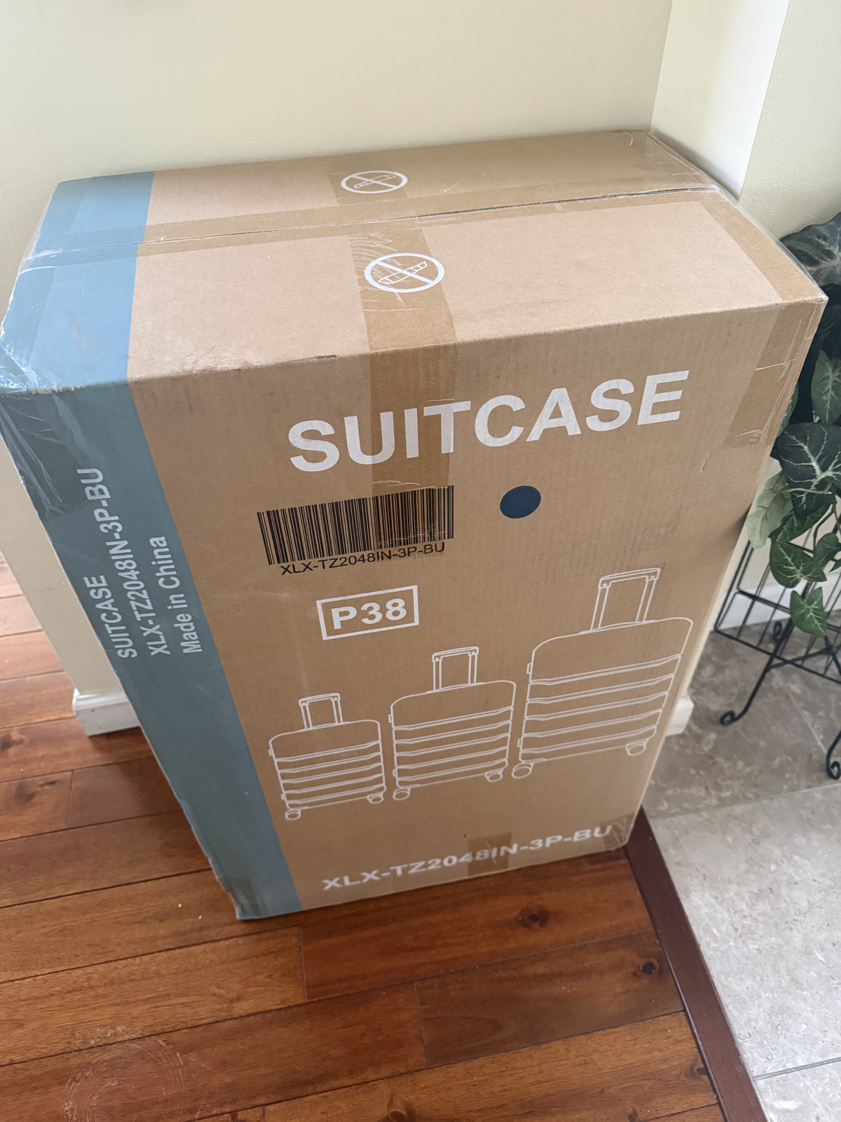 , Expandable Rolling Luggage With Tsa Lock And Spinner