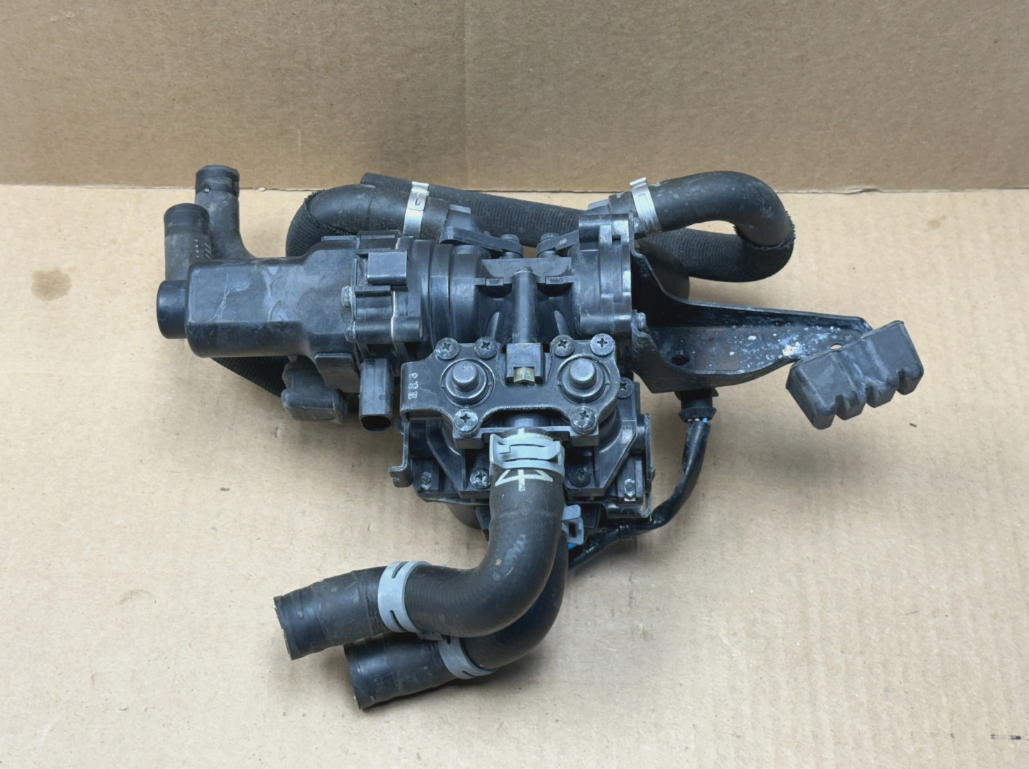 06-12 Bentley Continental Flying Spur Heater Coolant Control Valve PO43 OEM