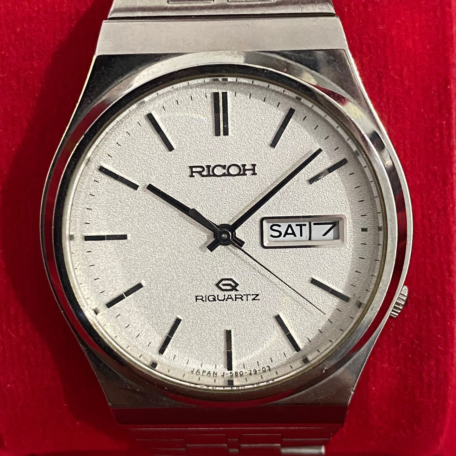 Vintage Ricoh Riquartz Day Date White Dial Snow Stainless Steel Rare Watch