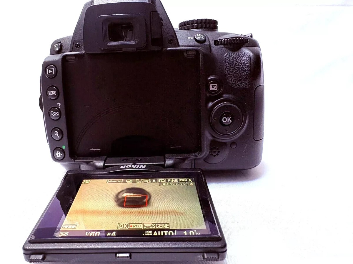 Nikon D5000 Digital SLR Camera w/AF-S DX Nikkor 18-55mm 1:3.5-5.6