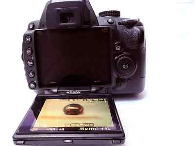 Nikon D5000 Digital SLR Camera w/AF-S DX Nikkor 18-55mm 1:3.5-5.6