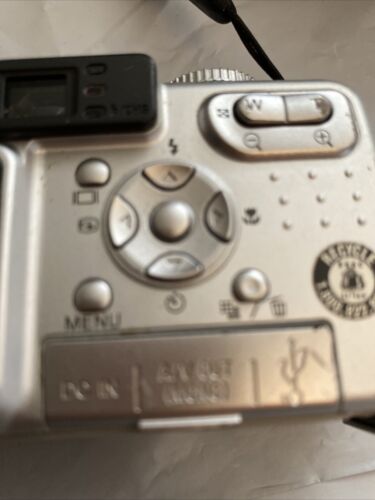 Sony Cyber-shot DSC-P10 5.0MP Digitalkamera - Silber mit Tasche Low Pro ISTZUSTAND - Bild 6 von 7