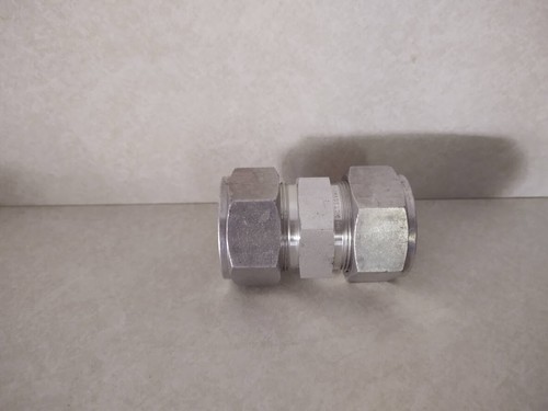 Swagelok S-1610-6 Steel Hydraulic Compression Union 1" to 1" Tube Fitting - Picture 4 of 7