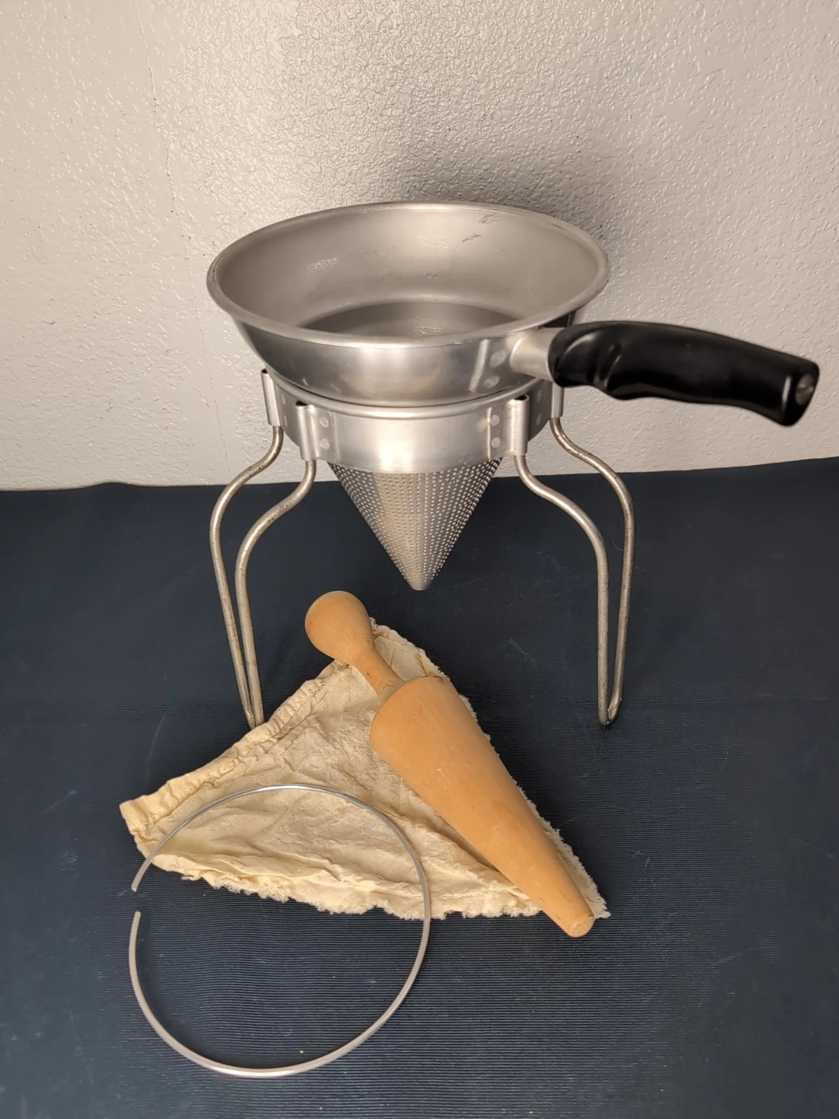 Vintage WearEver 475 Sieve Food Mill Colander Strainer, Wooden pestle, & Cloth
Opens in a new window
