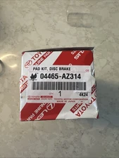 2013-2018 TOYOTA RAV4 LE GENUINE TCMC FRONT BRAKE PAD SET 04465AZ314