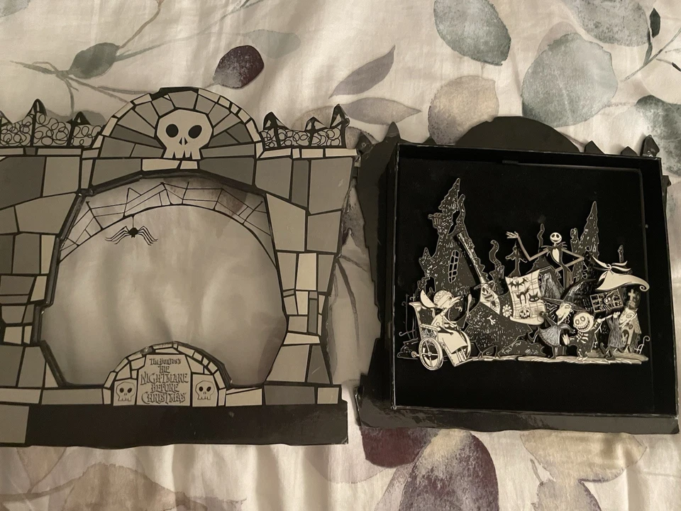 Limited Edition Nightmare Before Christmas Disneyland Exclusive Jumbo Pin - 2005 - Image 4 of 4