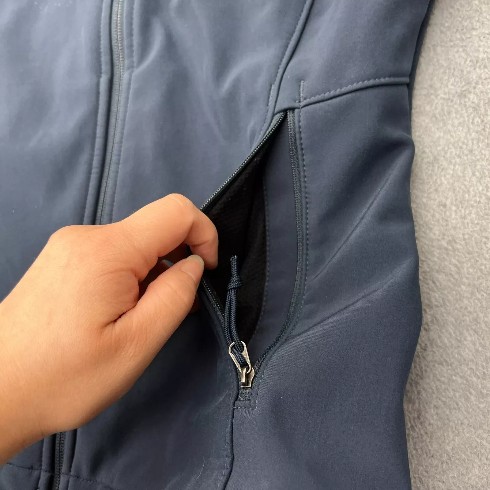 north-face windbreaker lined pockets jacket