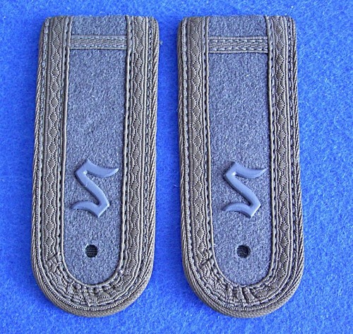 04 090 Ein Paar Schulterstücke Offiziersschüler 1. Studienjahr Felddienstuniform - Picture 1 of 2