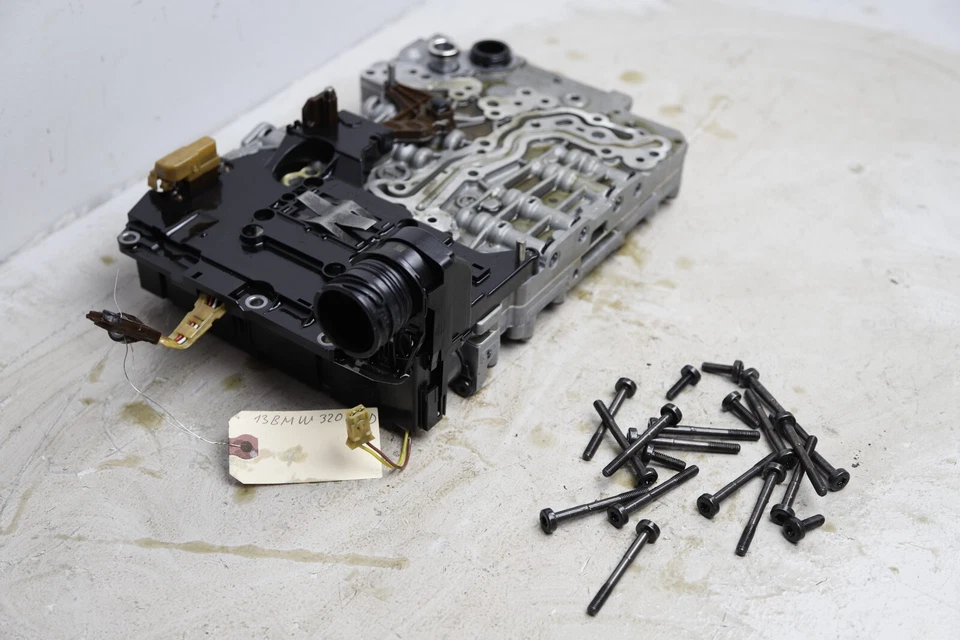 2013 BMW 320i F30 Auto Transmission Valve Body Mechatronics OEM 1090128334 - Image 4 of 4