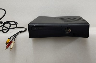 X-Box 360 S Game Consol 2 Wireless Controllers 1 Wired Tested Working W/Kinect
