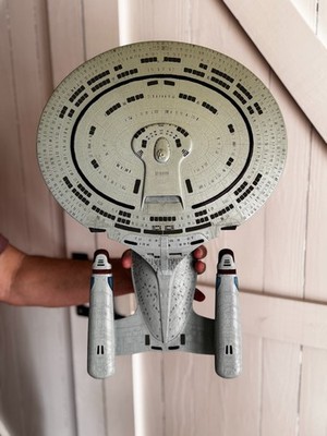 Model Star Trek TNG USS Enterprise NCC-1701-D - Fully Built and Custom Painted