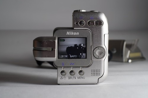 Nikon Coolpix SQ compact CCD camera (problems with focusing) - Picture 13 of 18
