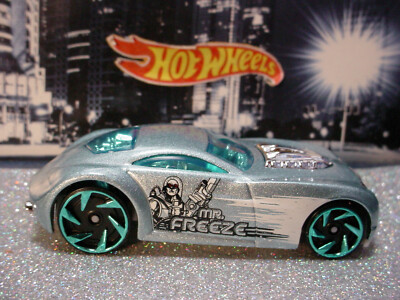 2025 BATMAN Exclusive SIR OMINOUS ❄️ light blue; Mr Freeze