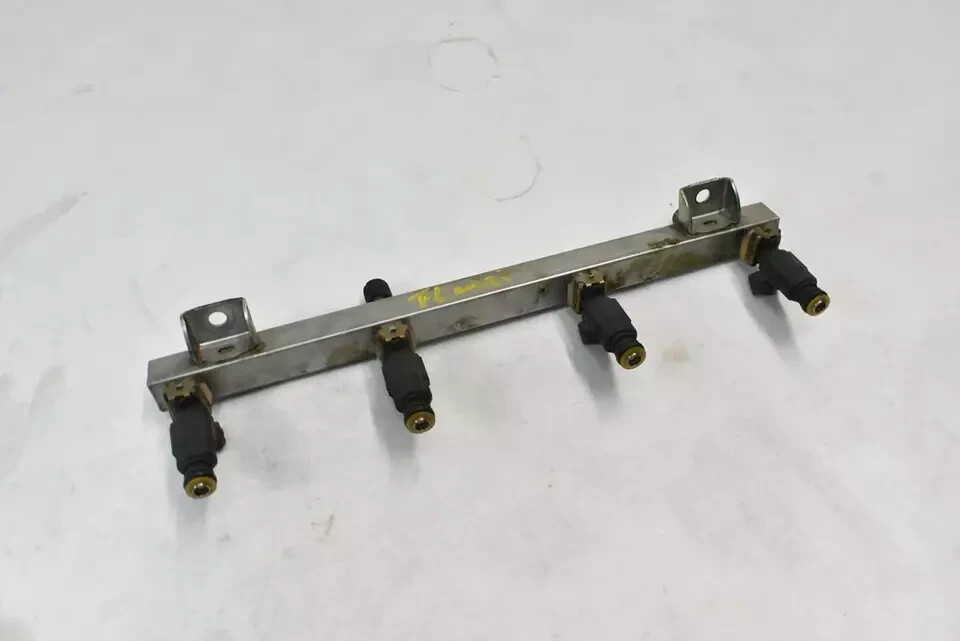 04-19 Maserati Quattroporte Left Side Fuel Injection Rail Line w/ Injectors OEM