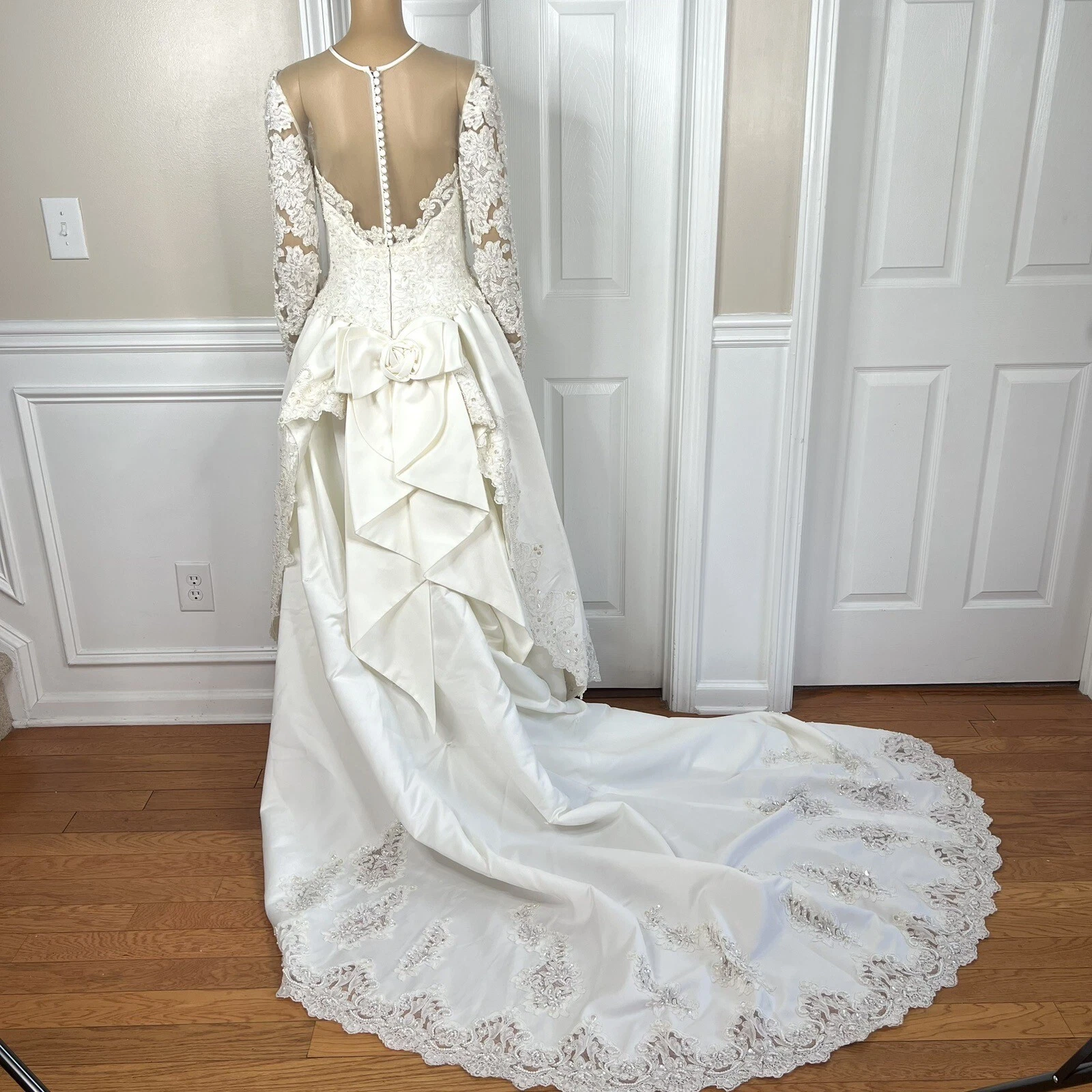 OFF WHITE Abito da sposa tromba tromba Oleg Cassini bianco corpetto con perline a maniche lunghe taglia 8