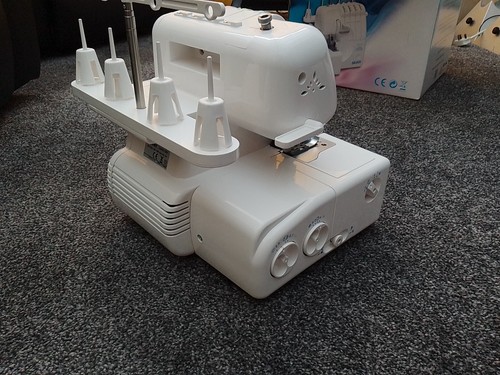 Silver 720D Overlocker Machine Excellent Condition - Picture 6 of 8