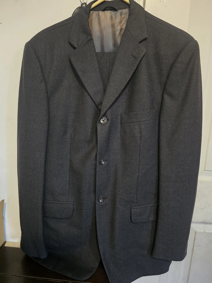 BANANA REPUBLIC 2PC MENS SUITE, BRAND NEW WITH SUITE PROTECTOR - Image 2 of 4