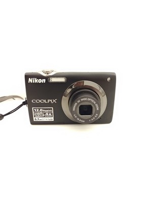   Nikon Coolpix S3000   Digital Kompaktkamera Top Zustand